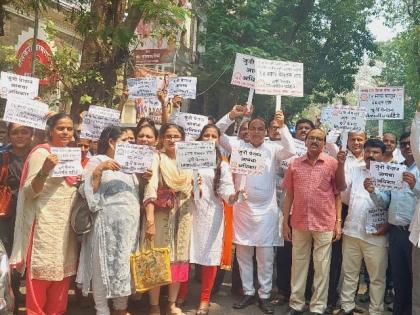 Protests in front of Education Inspector's office, slogans of 'One Mission Juni Pension' by teachers | शिक्षकांकडून 'एकच मिशन जुनी पेंशन'च्या घोषणा, शिक्षण निरीक्षक कार्यालयासमोर निदर्शने