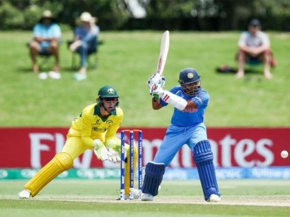 Juniors beat Australia by 100 runs in opening match | ज्युनियर्सची विजयाने सुरुवात, सलामी लढतीत आॅस्ट्रेलियावर १०० धावांनी मात