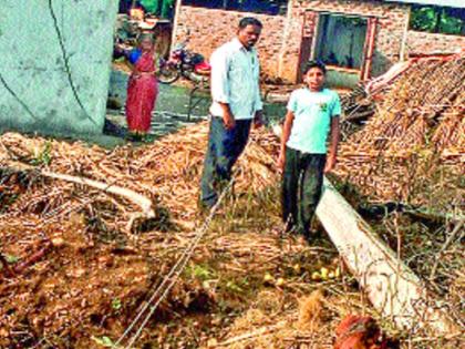 Stormy wind hit the pillars of the wind | वादळी वाऱ्याने विद्युत खांब कोसळले