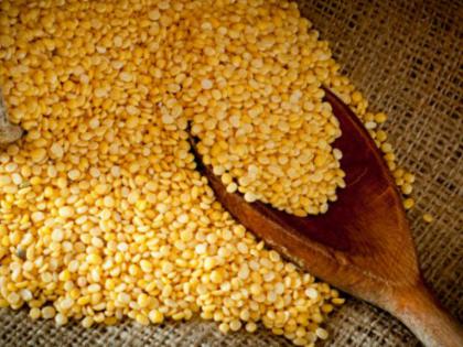 In the Jalgaon Market Committee, the grains and pulses fall | जळगाव बाजार समितीमध्ये धान्य, कडधान्य पडून