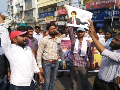 Tribute, the martyr jawans immortalized by social organizations at Sociologist Chowk | सोशालिस्ट चौकात सामाजिक संघटनांनी अर्पण केली श्रद्धांजली, शहीद जवान अमर रहे...