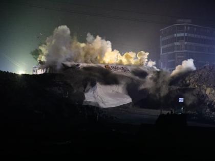 in just five seconds finally the bridge in chandni chowk demolished | Chandni Chowk Bridge Demolished: अवघ्या पाच सेकंदात झाला जमीनदोस्त; अखेर चांदणी चौकातील पूल इतिहासजमा