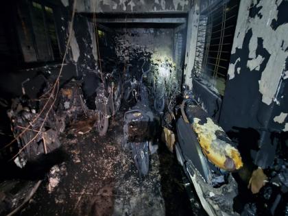 PUNE NEWS Massive fire breaks out at TVS showroom in Bundgarden area of Pune; 60 two-wheelers gutted | बंडगार्डन परिसरातील टीव्हीएस शोरूमला भीषण आग; ६० दुचाकी जळून खाक PUNE NEWS Massive fire breaks out at TVS showroom in Bundgarden area of Pune; 60 two-wheelers gutted | बंडगार्डन परिसरातील टीव्हीएस शोरूमला भीषण आग; ६० दुचाकी जळून खाक