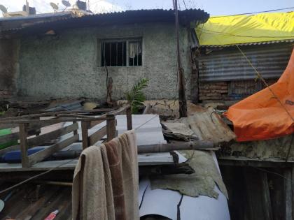 A slab of a house collapsed at Modikhana in Lashkar area of Pune; The woman and two others were injured | पुण्यातील मोदीखाना येथे घराचा स्लॅब कोसळला; महिलेसह दोन चिमुकल्या जखमी 