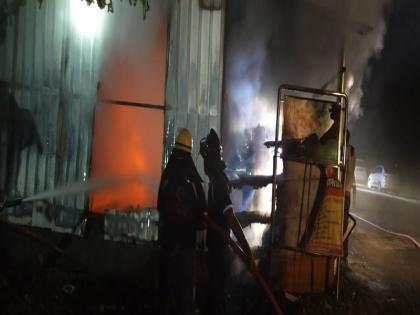 massive fire breaks out in two shops in hinjewadi pune SSS | हिंजवडीमध्ये दोन दुकानांना भीषण आग, मोठे नुकसान