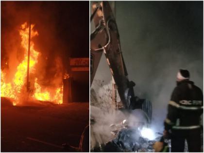 A huge fire broke out at a wooden shop near Bangalore Mumbai highway pune | बंगळुरू-मुंबई महामार्गालगत किवळेत लाकडी सामानाच्या दुकानाला भीषण आग