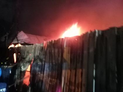 big fire at morewadi pimpri rs lakhs of material from three companies | पिंपरी: मोरवाडी येथे मोठी आग; तीन कंपन्यांमधील लाखोंचे साहित्य खाक