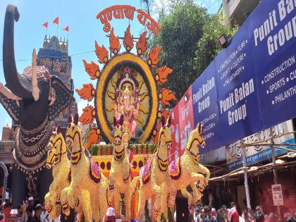 The jubilation of the procession of Guruji Talim Mandal ganpati of Pune  | गुलालाची उधळण, ढोल ताशा लेझीमचा गजर; मानाचा तिसरा पुण्याचा राजा गुरुजी तालीम मंडळाच्या मिरवणुकीचा जल्लोष 