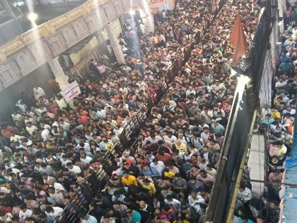 Crowds in Pune reach record high to see the spectacle Significant number of devotees for darshan in central area | Pune Ganpati: पुण्यात देखावे पाहण्यासाठी गर्दीने उच्चांक गाठला! मध्यवर्ती भागात दर्शनासाठी लक्षणीय भाविक Crowds in Pune reach record high to see the spectacle Significant number of devotees for darshan in central area | Pune Ganpati: पुण्यात देखावे पाहण्यासाठी गर्दीने उच्चांक गाठला! मध्यवर्ती भागात दर्शनासाठी लक्षणीय भाविक