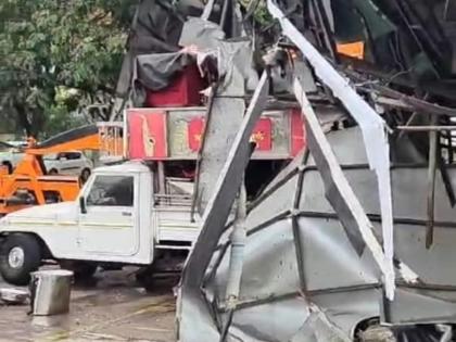 Shocking Two people injured after hoarding collapsed on Pune Solapur highway | धक्कादायक! पुणे-सोलापूर हायवेवर होर्डिंग कोसळून दोन जण जखमी 