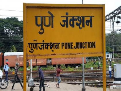 A young man with a young woman ended his life by jumping under a moving train Incident at Pune Railway Station | धावत्या रेल्वेखाली तरुणीसह तरुणाने उडी मारून संपवलं जीवन; पुणे रेल्वे स्टेशनवरील घटना