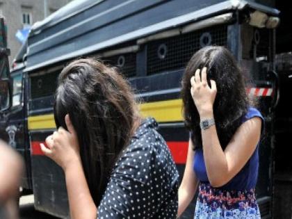 Three victimized girls were freed from prostitution by raiding a lodge in Pune | पुण्यात लॉजवर छापा मारून तीन पीडित मुलींची वेश्याव्यवसायातून सुटका