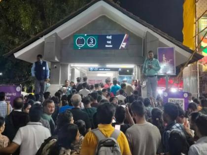 Four and a half lakh people a day; Metro is busy due to Ganesh devotees, people watching the spectacle travel till dawn | Pune Metro: दिवसात पावणेचार लाख; गणेश भक्तांमुळे मेट्रो सुसाट, देखावे पाहणाऱ्यांचा पहाटेपर्यंत प्रवास Four and a half lakh people a day; Metro is busy due to Ganesh devotees, people watching the spectacle travel till dawn | Pune Metro: दिवसात पावणेचार लाख; गणेश भक्तांमुळे मेट्रो सुसाट, देखावे पाहणाऱ्यांचा पहाटेपर्यंत प्रवास