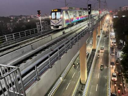 The electricity went out and the running metro stopped! Metro closed for about 20 minutes | Pune Metro: वीज गेली अन् धावती मेट्रोही थांबली! २० मिनिटे मेट्रो बंद