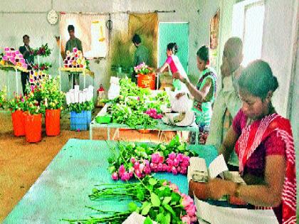  Floral aroma in marshy, multi-billionaire turnover from flowering | मावळात दरवळतोय फुलांचा सुगंध, फुलशेतीतून होतेय कोट्यवधींची उलाढाल  