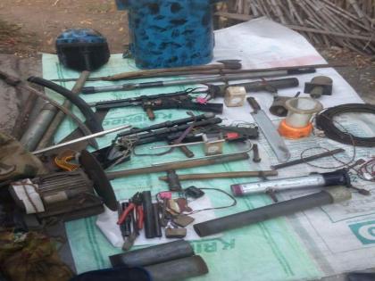 Pune Rural Police have arrested a person with explosives and some detonators used to make bomb | पुण्यात शस्त्रसाठा सापडला, एक जण ताब्यात