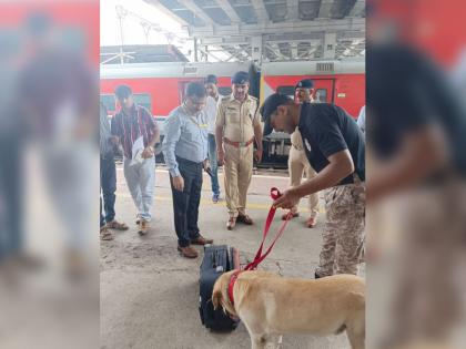 arrested for threatening to blow up pune railway station | पुणे रेल्वे स्थानक उडवून लावण्याची धमकी देणारा जेरबंद; गुगल व्हॉईस सर्चवरुन काढला पोलिसांचा नंबर