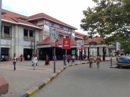 RPF soldiers rob passengers at Pune railway station | Pune Railway Station: पुणे रेल्वे स्टेशनवर 'आरपीएफ जवानच' करतात प्रवाशांची लूटमार