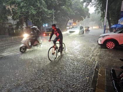 Pune Rain: Rains lash Pune city, arrival of monsoon; The nature of the rivers on the road | Pune Rain: पावसाने पुणे शहराला झोडपले, मान्सूनचे आगमन; रस्त्याला नद्यांचे स्वरूप, पाहा VIDEO