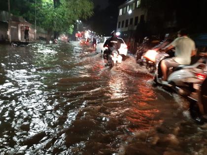 heavy rain in pune due to cumulonimbus cloud | 'या' कारणामुळे पुण्यात पडतोय ढगफुटीसारखा पाऊस    