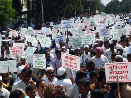 muslim communities reservation rally in pune | आरक्षणाच्या मागणीसाठी मुस्लिम समाजाचा मूक मोर्चा 