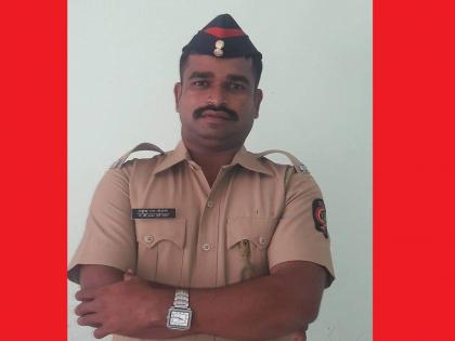 police officer boldly catches thief fleeing after firing at goldsmith shop in pune | पुण्यात सराफा दुकानात गोळीबार करुन पळून जाणार्‍या चोरट्याला पोलीस अंमलदाराने धाडसाने पकडले