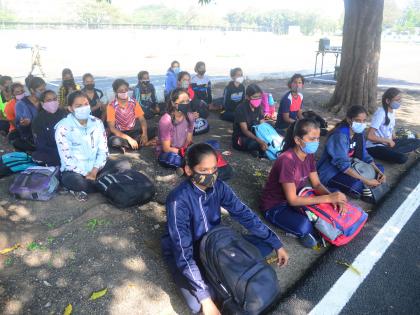 Girls ready for going to the army! | लष्करात जायला निघालेल्या पोरी!