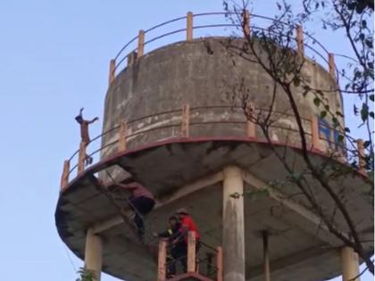 Pune: Youth jumps to death by climbing water tank in Ambethan village | Pune: आंबेठाण गावातील पाण्याच्या टाकीवर चढून तरुणाने मारली उडी, झाला गंभीर जखमी