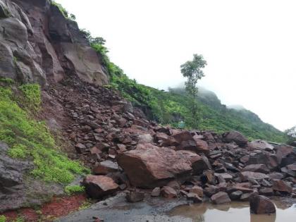 Pune: Sinhgad Ghat road Closed due to landslides | पुणे : सिंहगड घाटात कोसळली दरड, गडावर जाण्याचा मार्ग बंद  