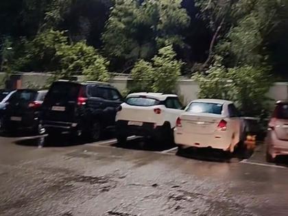 Pune Crime Latest News: Village goons riot in Pune for 2 hours at midnight; 20 to 25 vehicles including rickshaws, cars, school buses vandalized | पुण्यात मध्यरात्री २ तास गावगुंडांचा धुमाकूळ; रिक्षा, कार, स्कूल बससह २० ते २५ वाहनांची तोडफोड Pune Crime Latest News: Village goons riot in Pune for 2 hours at midnight; 20 to 25 vehicles including rickshaws, cars, school buses vandalized | पुण्यात मध्यरात्री २ तास गावगुंडांचा धुमाकूळ; रिक्षा, कार, स्कूल बससह २० ते २५ वाहनांची तोडफोड