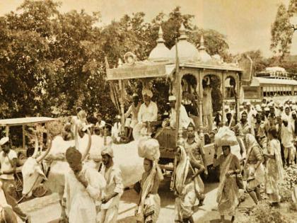 Ashadhi Wari 2025 Devotion among Warakaris is 'continuous'; but with the convenience of vehicles, Wari has become 'hi-tech' | Ashadhi Wari 2025 : वारकऱ्यांमध्ये भक्ती ‘निरंतर’; पण वाहनांची सोय झाल्याने वारी झाली ‘हायटेक’ Ashadhi Wari 2025 Devotion among Warakaris is 'continuous'; but with the convenience of vehicles, Wari has become 'hi-tech' | Ashadhi Wari 2025 : वारकऱ्यांमध्ये भक्ती ‘निरंतर’; पण वाहनांची सोय झाल्याने वारी झाली ‘हायटेक’