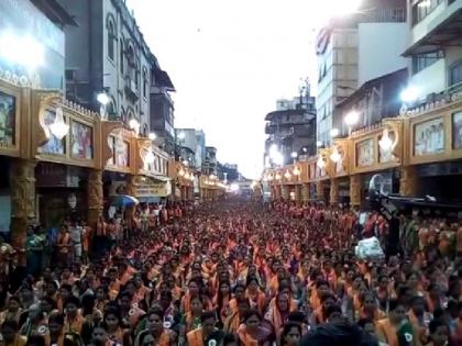 21 thousand women have done Atharvshirsh Pathana before Dagdusheth Halwai Ganapati | दगडूशेठ हलवाई गणपतीसमोर 21 हजार महिलांनी केले अथर्वशीर्ष पठण