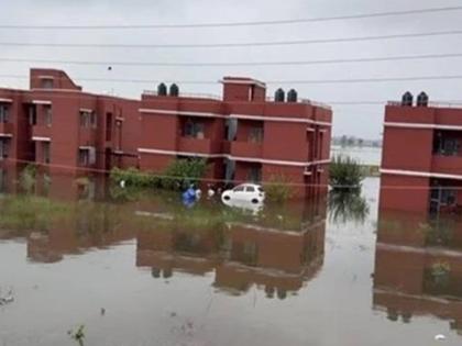 Floods wreak havoc in Punjab, 400 children and school staff trapped in Navodaya Vidyalaya; Parents angry with administration | पंजाबमध्ये पुरामुळे कहर, नवोदय विद्यालयात ४०० मुले आणि शाळेतील कर्मचारी अडकले; पालक प्रशासनावर संतापले Floods wreak havoc in Punjab, 400 children and school staff trapped in Navodaya Vidyalaya; Parents angry with administration | पंजाबमध्ये पुरामुळे कहर, नवोदय विद्यालयात ४०० मुले आणि शाळेतील कर्मचारी अडकले; पालक प्रशासनावर संतापले
