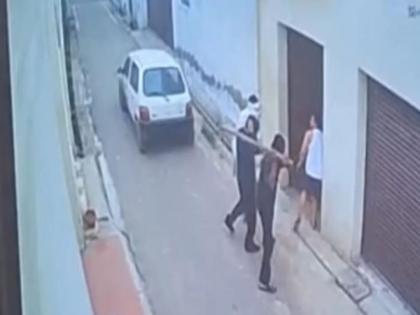 Masked miscreants attacked the house of Punjab National Bank manager incident captured in CCTV | VIDEO: दरवाजा वाजवून बाहेर बोलवलं, इशारा करताच दोघे आले अन्... बँकेच्या मॅनेजरला बेदम मारहाण Masked miscreants attacked the house of Punjab National Bank manager incident captured in CCTV | VIDEO: दरवाजा वाजवून बाहेर बोलवलं, इशारा करताच दोघे आले अन्... बँकेच्या मॅनेजरला बेदम मारहाण