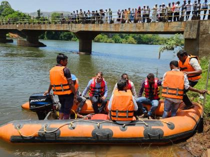 Emergency room opened in Satara; Boating test to deal with flooding | साताऱ्यात आपत्कालीन कक्ष सुरू; पूरस्थिती हाताळण्यासाठी बोटिंग चाचणी