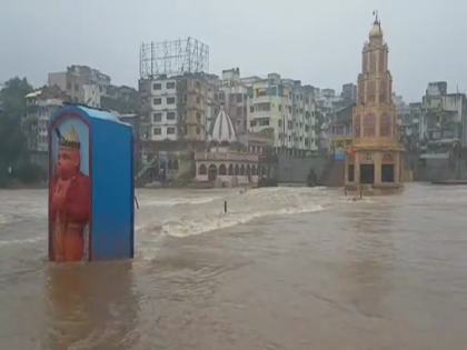  Don't miss the flood every year, don't miss the flood line! | प्रतिवर्षी चुकला ना पूर, ना हटली पूररेषा!