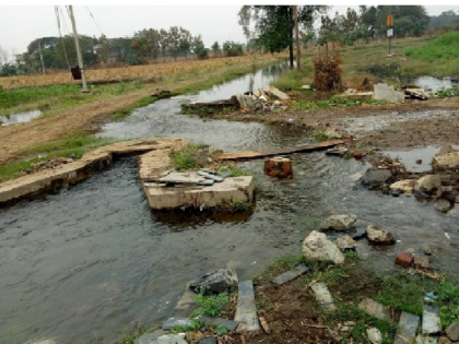 Farmers' helpless! Whoever saved the water from the Purna project ... | शेतकऱ्यांचा टाहो ! पूर्णा प्रकल्पाचे पाणी कोणी तरी वाचवा हो...