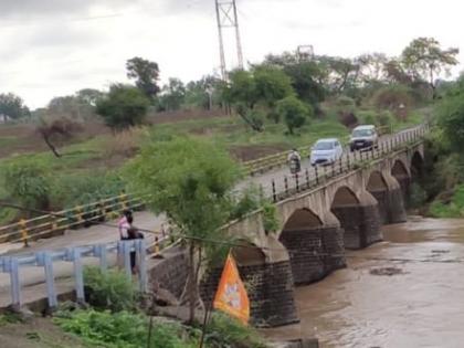 All four British-era bridges in Akola district are dangerous! | अकोला जिल्ह्यातील चारही ब्रिटिशकालीन पूल धोकादायक!