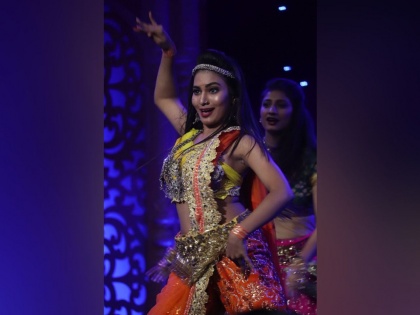 Purva Shinde Lavani Dance In Bollywood Style | बॉलिवूडच्या "साकी साकी " गाण्यावर पूर्वाने केली मराठमोळी लावणी !