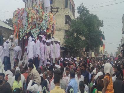 Pusegavanagari roared with the shouts of Sevagiri Maharaj, Rathotsav concluded in the presence of lakhs of devotees. | Satara: सेवागिरी महाराजांच्या जयघोषाने पुसेगावनगरी दुमदुमली, लाखो भाविकांच्या उपस्थितीत रथोत्सव संपन्न