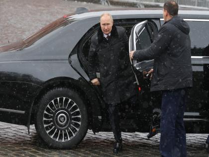 बुलेटप्रूफ, ग्रेनेडप्रूफ अन् बरंच काही..; अशी आहे पुतिन यांची कार, किंमत किती? जाणून घ्या...