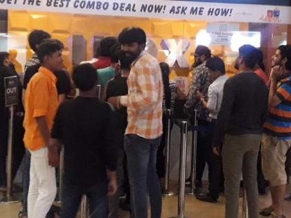 On the occasion of International Film Day, multiplex tickets are available for 75 rupees, so youth flock to Kolhapur to watch movies | 'केवळ ७५ रूपये' तिकीटामध्ये 'मल्टिप्लेक्स'ला बघा चित्रपट, कोल्हापुरात सकाळपासूनच तरूणाईची गर्दी