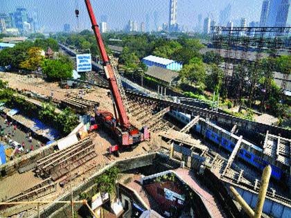 Lower Parel bridge to be completed by 2021; Target of Western Railway | लोअर परळ पुलाचे काम २०२१ पर्यंत होणार पूर्ण; पश्चिम रेल्वेचे लक्ष्य