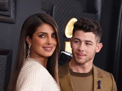 Priyanka Chopra and Nick Jonas romantic video from global citizen live event getting viral on social media | भर कार्यक्रमात Nick Jonasसोबत रोमाँटिक झाली Priyanka Chopra, 'तो' व्हिडीओ झाला व्हायरल