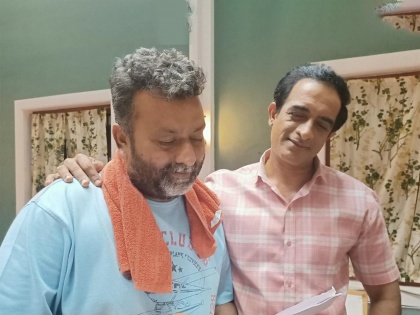 Actor Pankaj Vishnu and director Mandar Devsthali's photo goes viral | अभिनेता पंकज विष्णू आणि दिग्दर्शक मंदार देवस्थळींचा 'तो' फोटो चर्चेत, होतोय व्हायरल