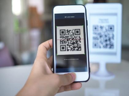 alert for qr code transactions follow these tips to avoid online fraud from scammers | QR कोड स्कॅन करून पेमेंट करणं पडेल महागात; हॅकर्स ओढतात जाळ्यात, एक चूक अन् खातं रिकामं