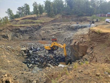 Rs 190 crore fine imposed on stone quarry near Badlapur; Bombay High Court hits mine owner | बदलापूरजवळच्या दगड खाणीला १९० कोटींचा दंड; मुंबई उच्च न्यायालयाचा खाण मालकाला दणका Rs 190 crore fine imposed on stone quarry near Badlapur; Bombay High Court hits mine owner | बदलापूरजवळच्या दगड खाणीला १९० कोटींचा दंड; मुंबई उच्च न्यायालयाचा खाण मालकाला दणका