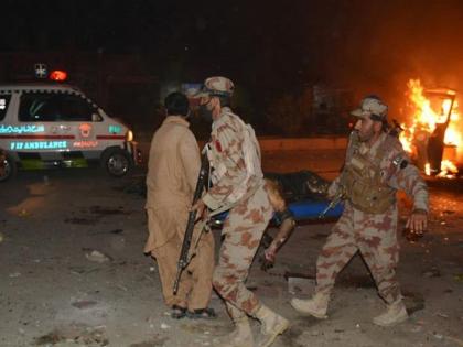 17 killed in Quetta bomb blast in Pakistan | पाकिस्तानमधील क्वेटामध्ये बॉम्बस्फोट, 17 ठार