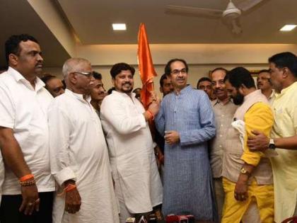 Social war in the Shiv Sena party at the entrance of the underground coast; Annoyance tone | अवधूत तटकरेंच्या प्रवेशावरून शिवसेना पक्षात सोशल वॉर; नाराजीचा सूर