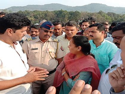 A meeting will be held for alternative arrangements for the bridge in Aambay; Parents' assurance | आंबेत पुलाच्या पर्यायी व्यवस्थेसाठी बैठक घेणार; पालकमंत्र्यांचे आश्वासन